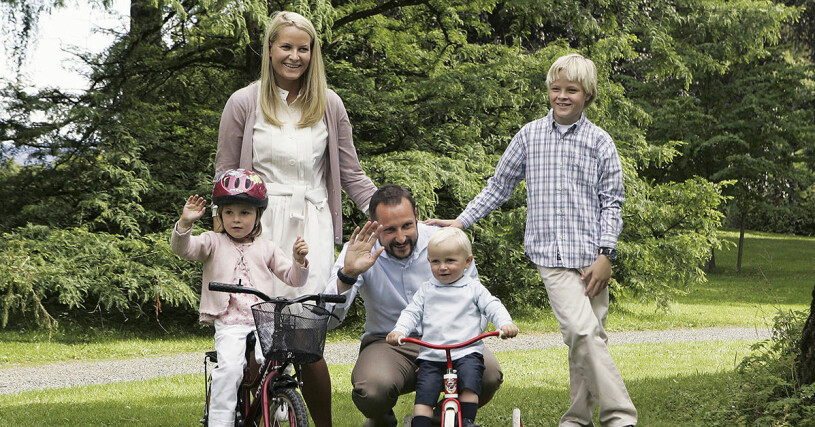 Marius har alltid varit en självklar del av kronprinsfamiljen! marius borg höiby kronprinsessan mette-marit kronprins haakon