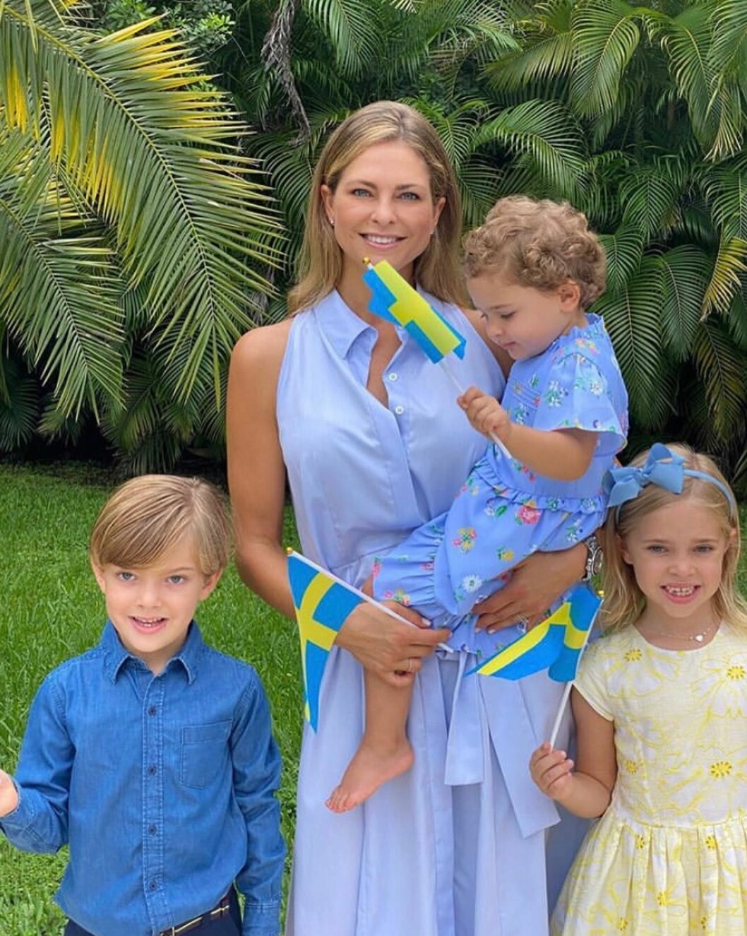 Prins Nicolas med mamma Madeleine och syskonen prinsessan Adrienne, 2, och prinsessan Leonore, 6. Prinsessan Madeleine prins Nicolas Adrienne Leonore