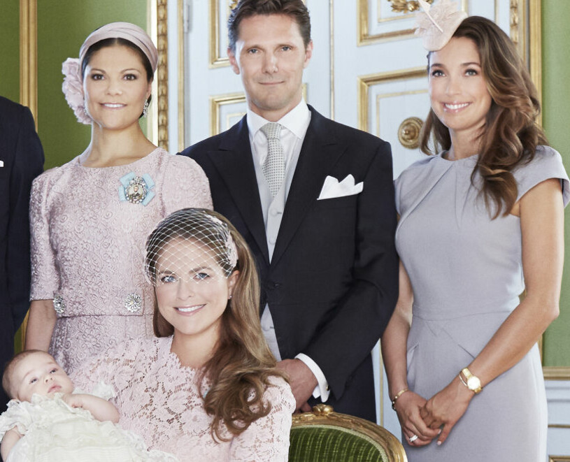 Louise Thott i sin roll som gudmor åt prinsessan Leonore, här vid dopet 2014 med kronprinsessan Victoria och Patrick Sommerlath. Prinsessan Madeleine och Louise Lussan Gottlieb Thott vid Leonores dop 2014