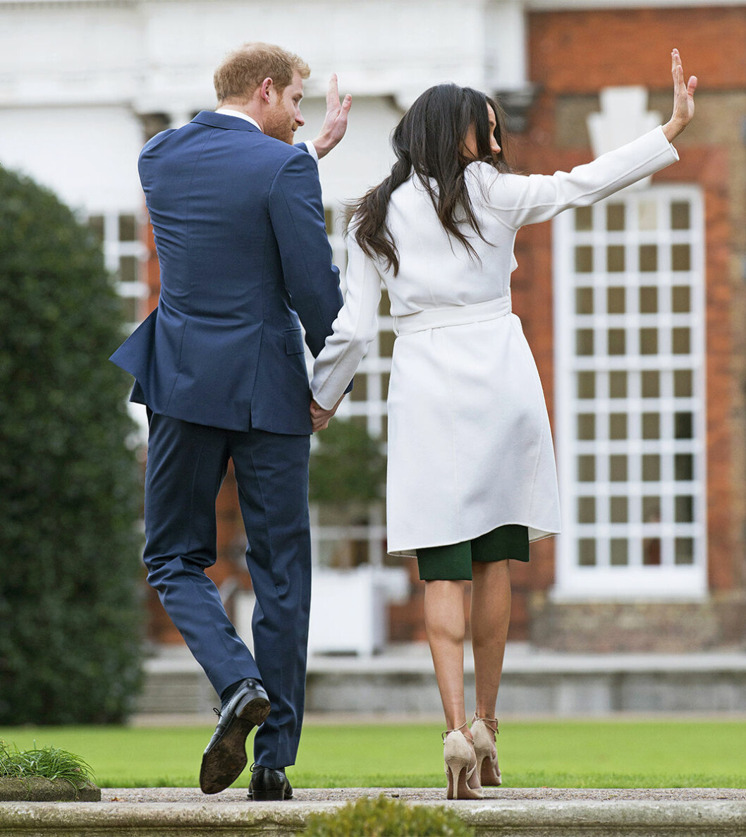 Prins Harry och Meghan vinkar