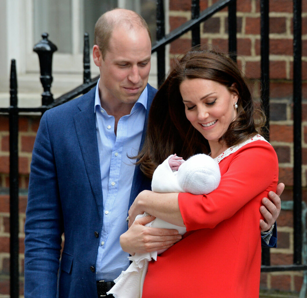 Prins William och Kate med lilla Louis.