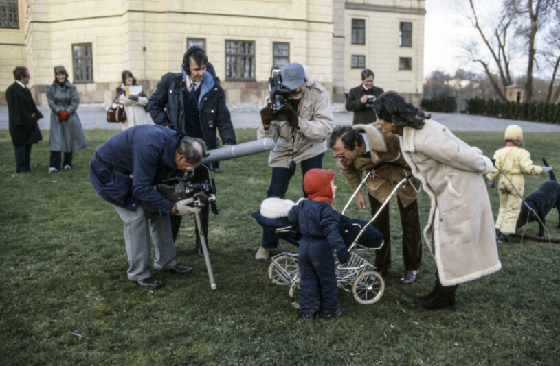 1982: Full uppställning – och visst ståhej – vid den årliga julfotograferingen på Drottningholm. Kronprinsessan Victoria var fem, prins Carl Philip var tre och prinsessan Madeleine var ett halvår gammal.