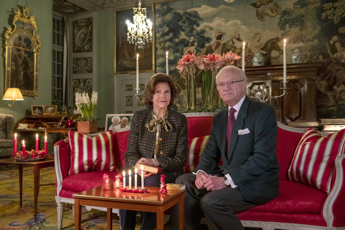 Kungen och drottningen i sitt vardagsrum Stensalen på Drottningholm