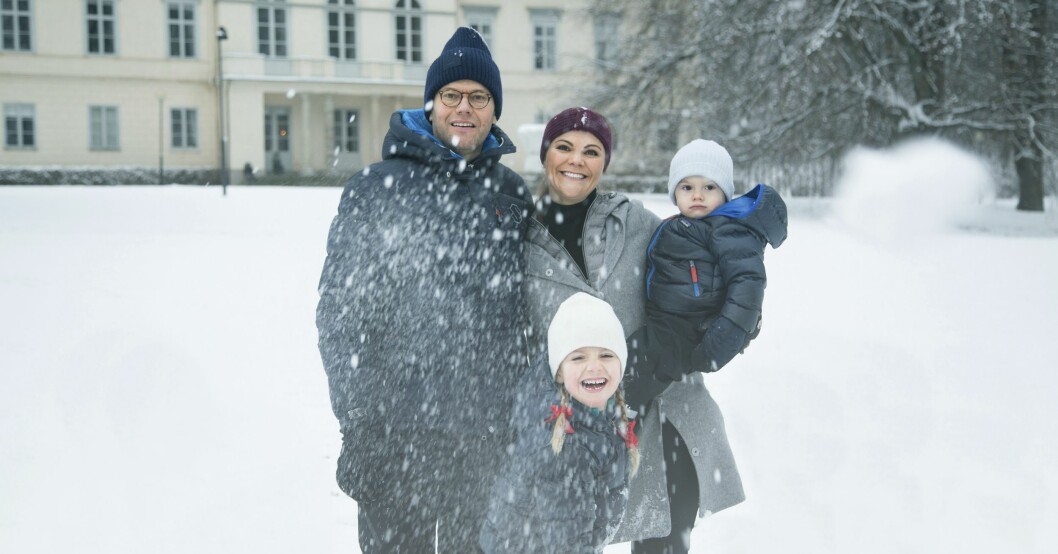 Bus utanför slottet Haga med hela familjen! victoria daniel