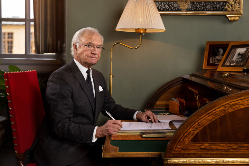 Elegant! Kungens privata skrivbord på Drottningholm. Kungen Kung Carl Gustaf Drottningholm Drottningholms slott