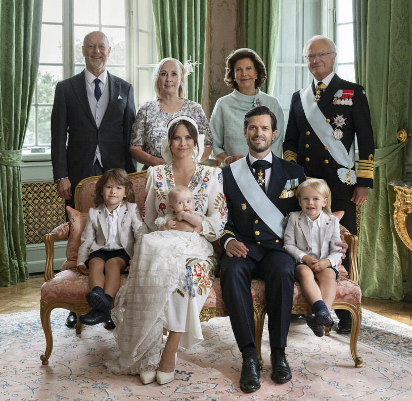 Prins Julians dopdag förevigad till det kungliga familjearkivet. Prins Julians dop Kungafamiljen med Marie och Erik Hellqvist