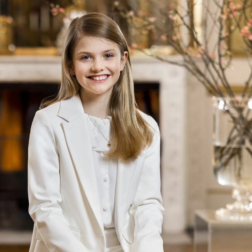 Estelle i rätta prinsesslooken, våren 2022. Prinsessan Estelle på tioårsdagen 2022