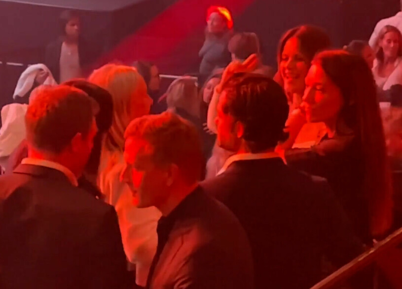 Fullt ös när Sofia och Carl Philip var barnfria i går kväll... Prinsessan Sofia och prins Carl Philip på Danny Saucedo med Johan och Stina Andersson