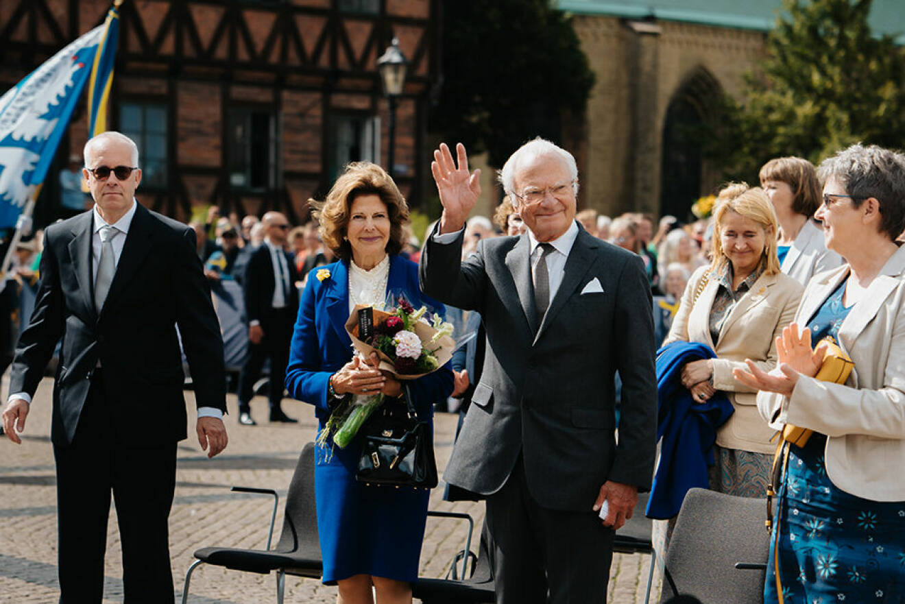 Kungaparet på torget i Halmstad – vid kungliga firandet i Halland