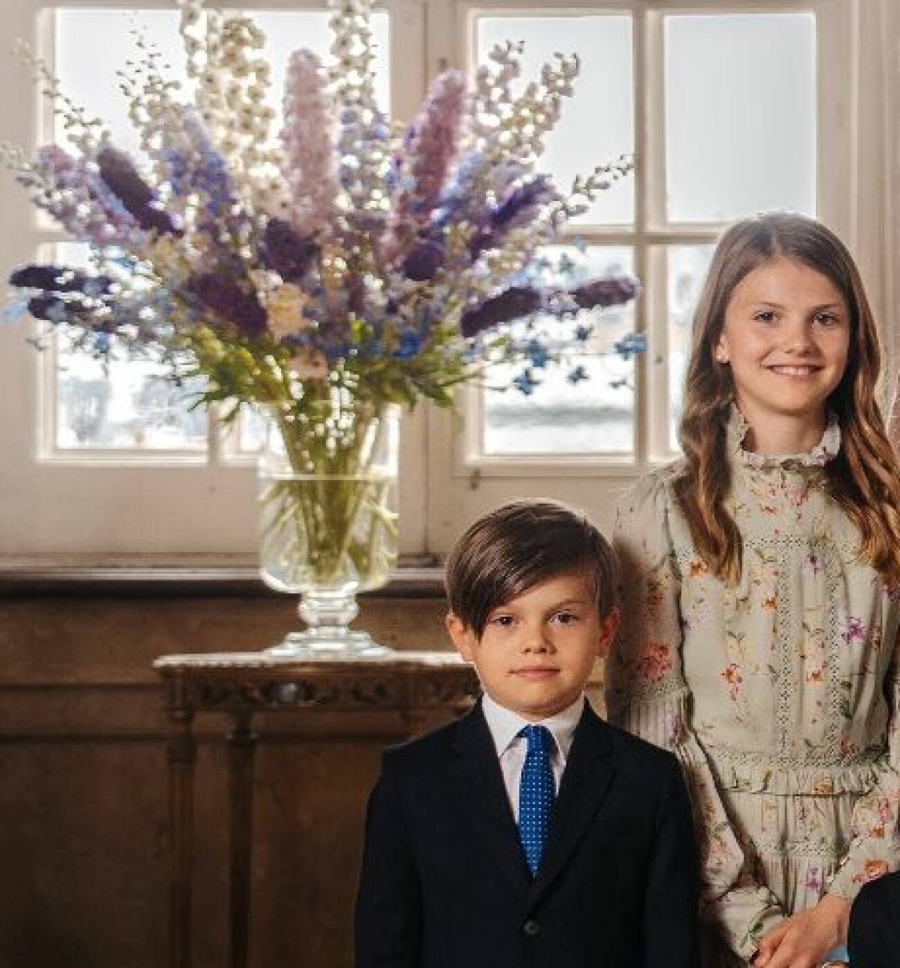 Prins Oscar och prinsessan Estelle på Stockholms slott inför kungen 50 år på tronen