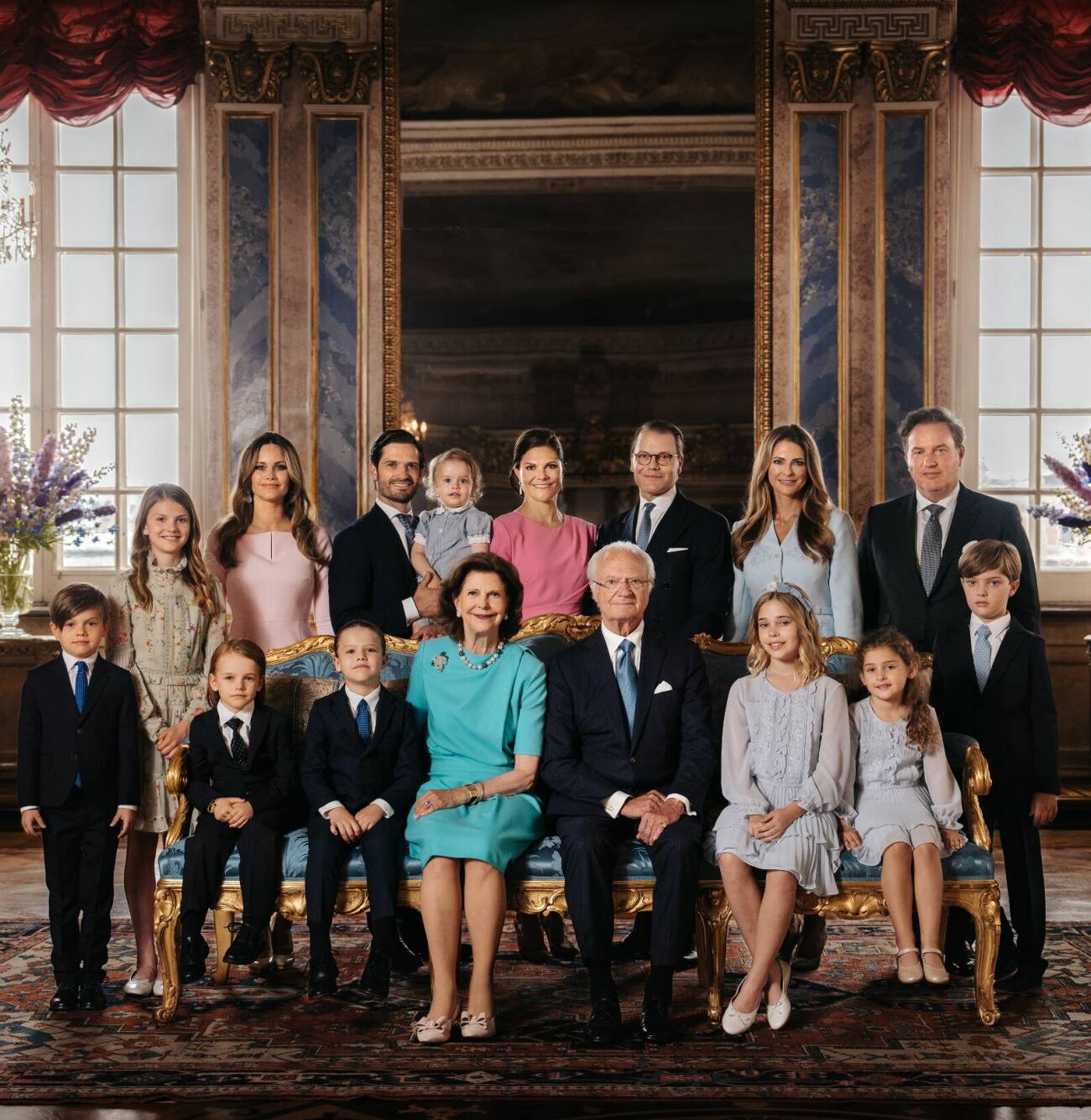 Kungen 50 år på tronen – den officiella bilden på kungafamiljen 2023