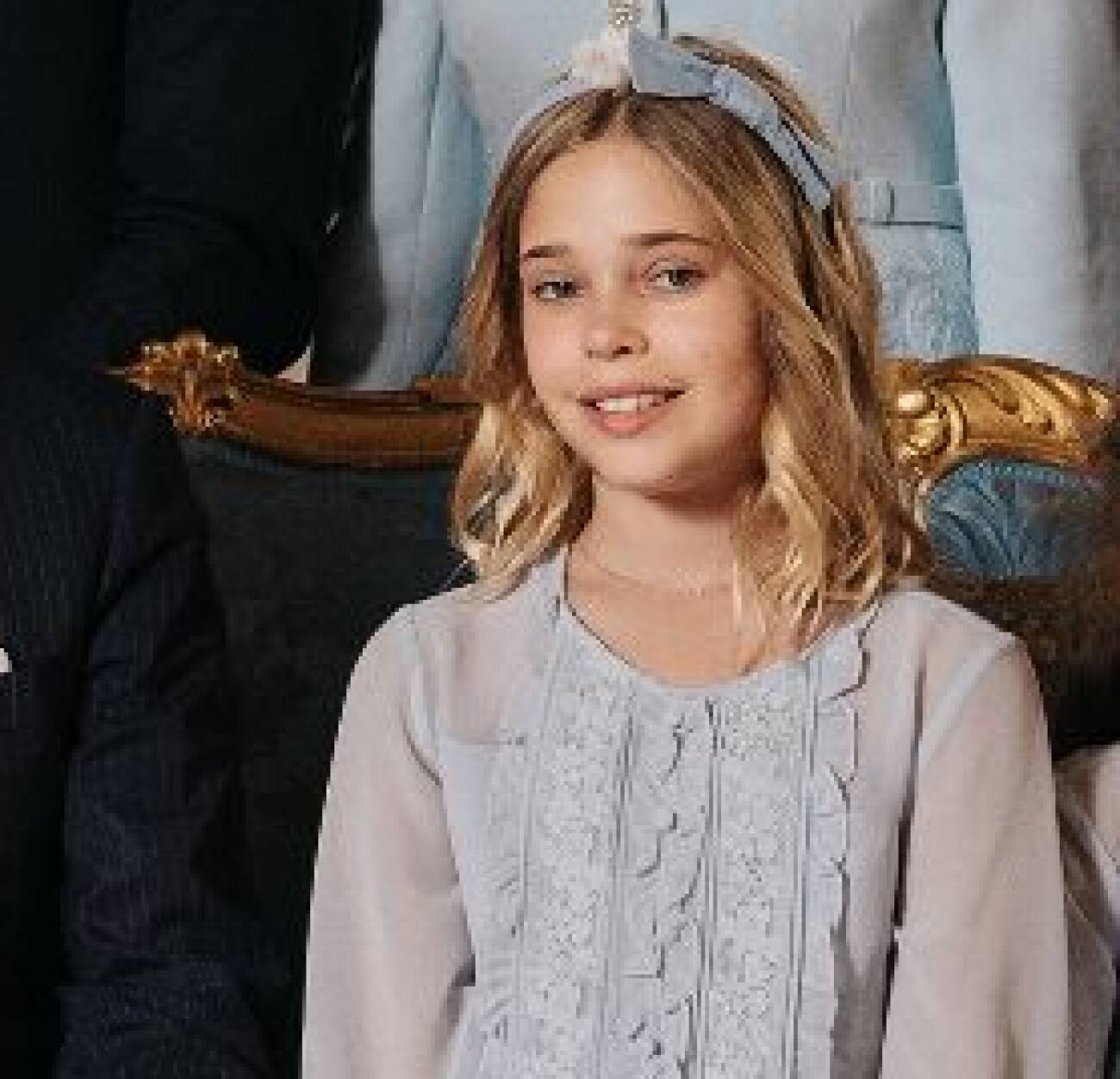 Prinsessan Leonore på nya officiella bilden på kungafamiljen