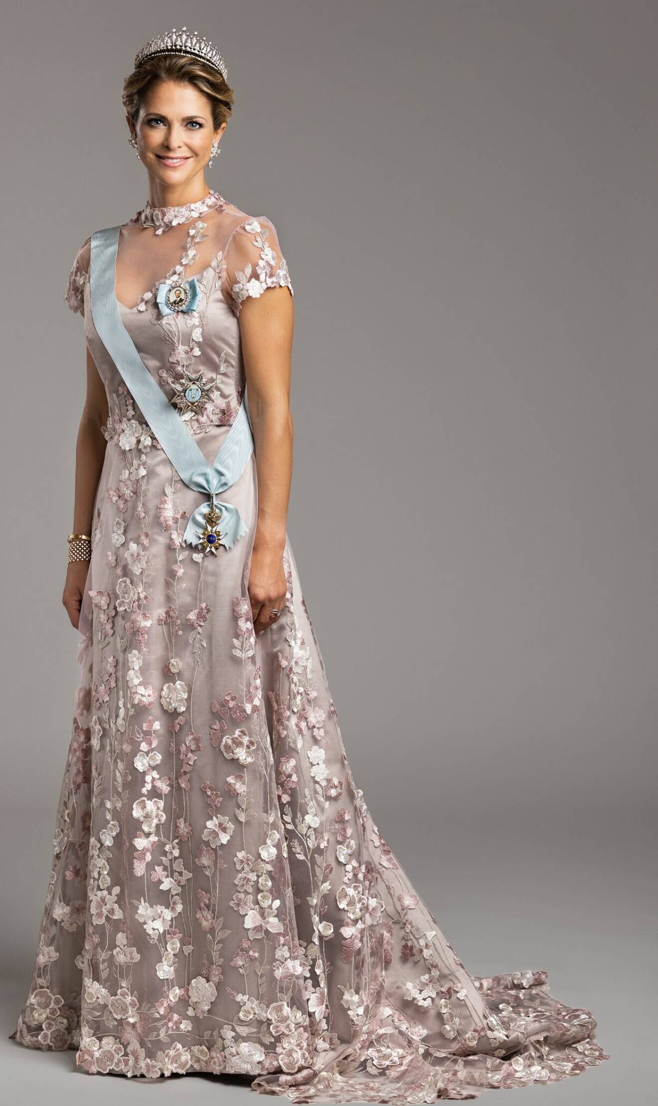 Prinsessan Madeleine i en rosa klänning från Ida Sjöstedt