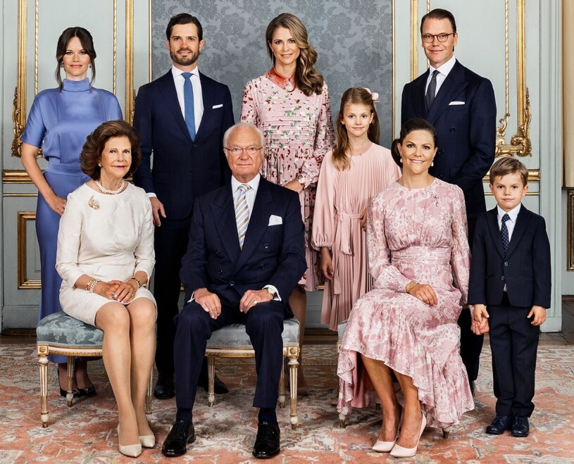 Kungafamiljen tillsammans på bild igen! En vältajmad fotografering eftersom prinsessan Madeleine var hemma från Florida och kunde vara med. Kungafamiljen 2022