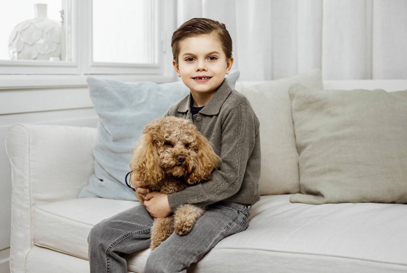 Prins Oscars sexårsbild tillsammans med hunden Rio
