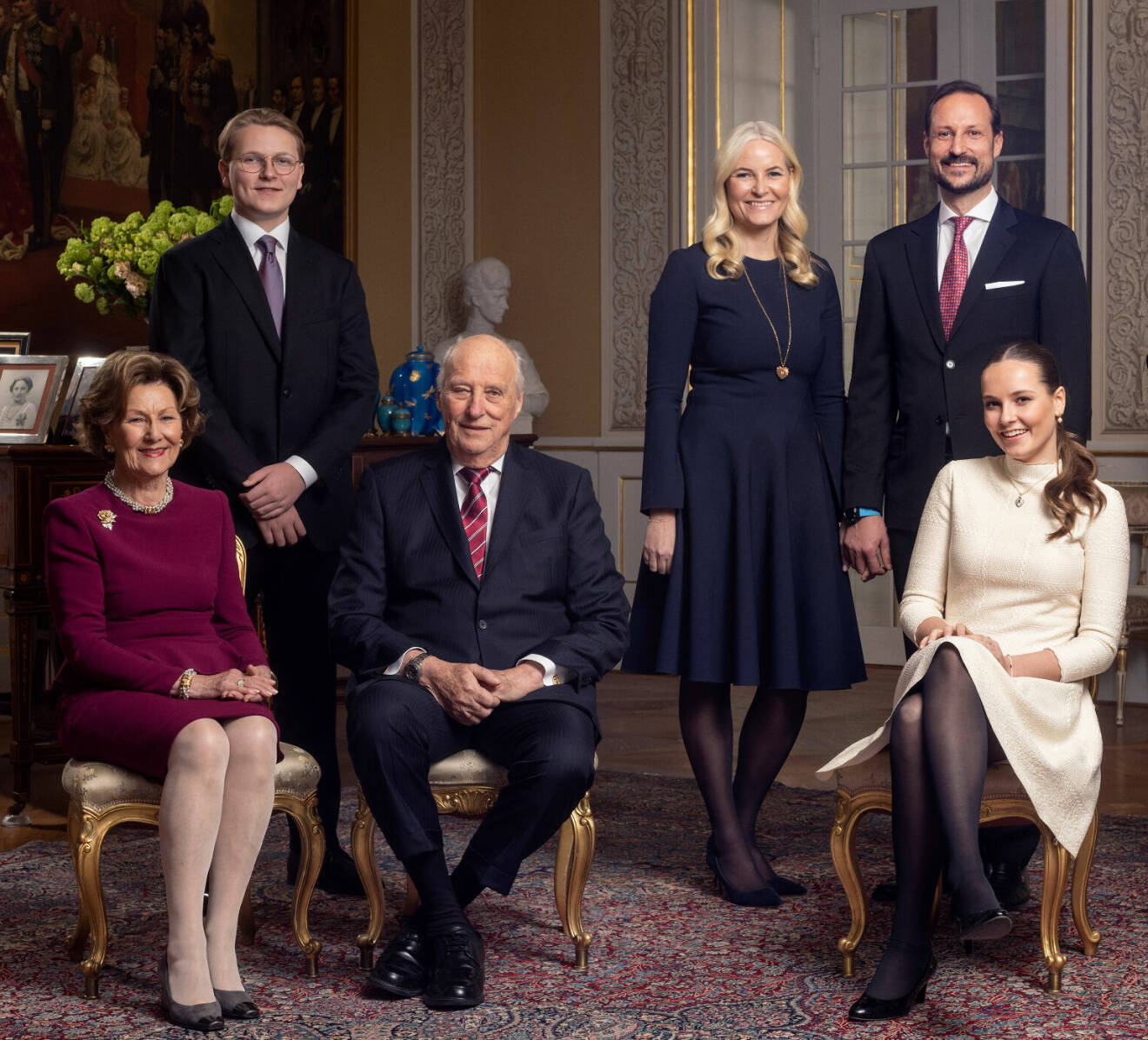 Norska kungafamiljen Drottning Sonja Kung Harald Mette-Marit Haakon Ingrid Alexandra och Sverre Magnus
