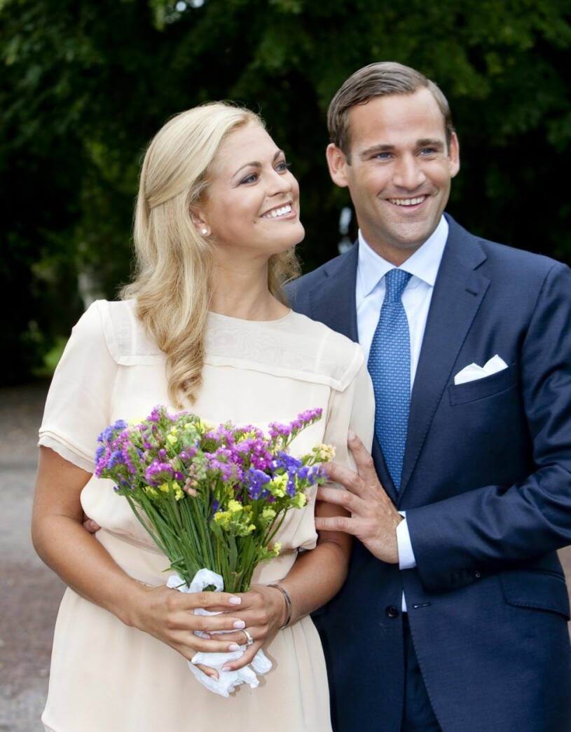 Madeleine strålar av lycka när förlovningen tillkännages på Solliden. Foto: IBL Prinsessan Madeleines och Jonas Berströms förlovning.