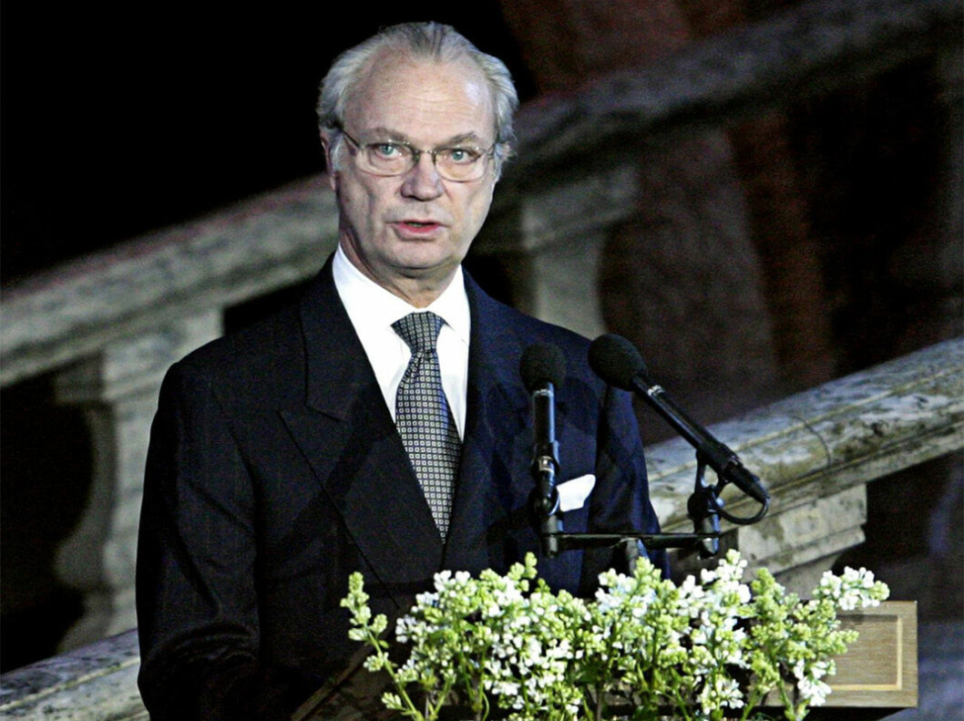 Kungen höll ett hyllat tal efter tsunamikatastrofen, där han nämnde sin far. Kung Carl Gustaf höll tal om sin far.