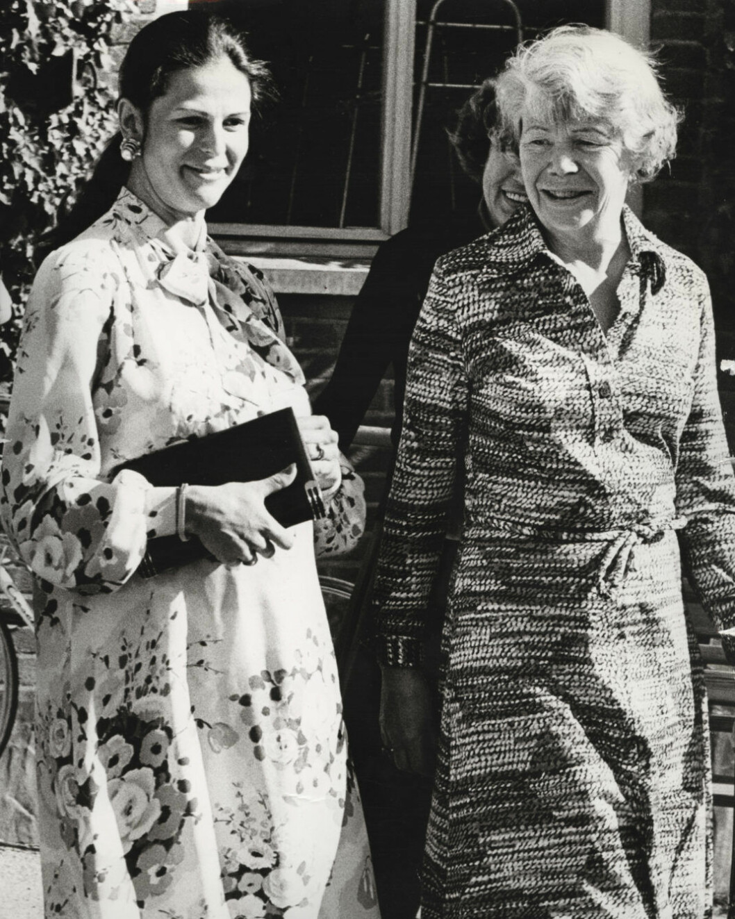 Även när ”lillprinsen” Carl Gustaf blev en vuxen man med egen familj fanns Nenne där.