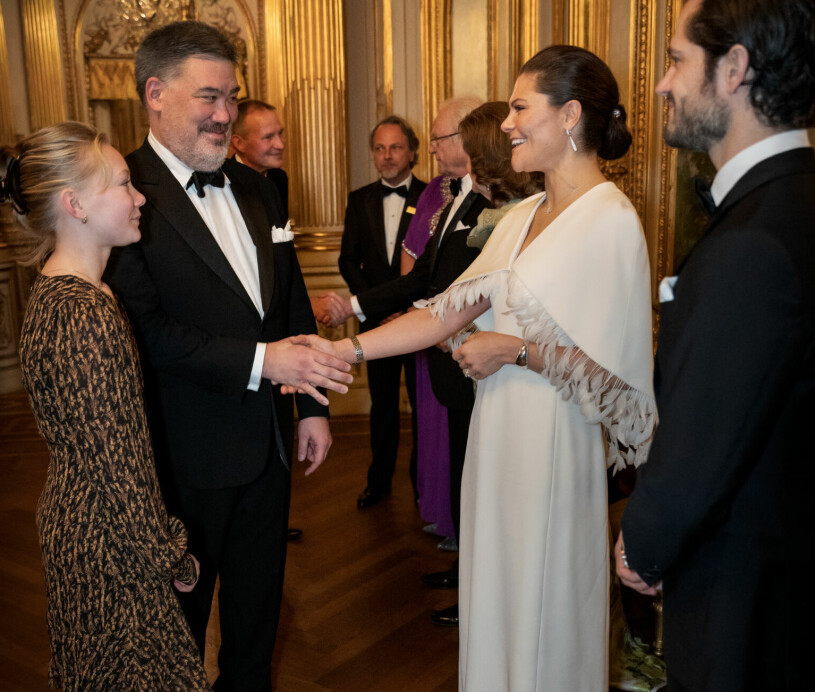 Kronprinsessan Victoria med Kungliga Operans musikchef – och kvällens dirigent – Alan Gilbert, som hade med sig sin dotter Lia. Kronprinsessan Victoria med Kungliga Operans musikchef Alan Gilbert och hans dotter Lia