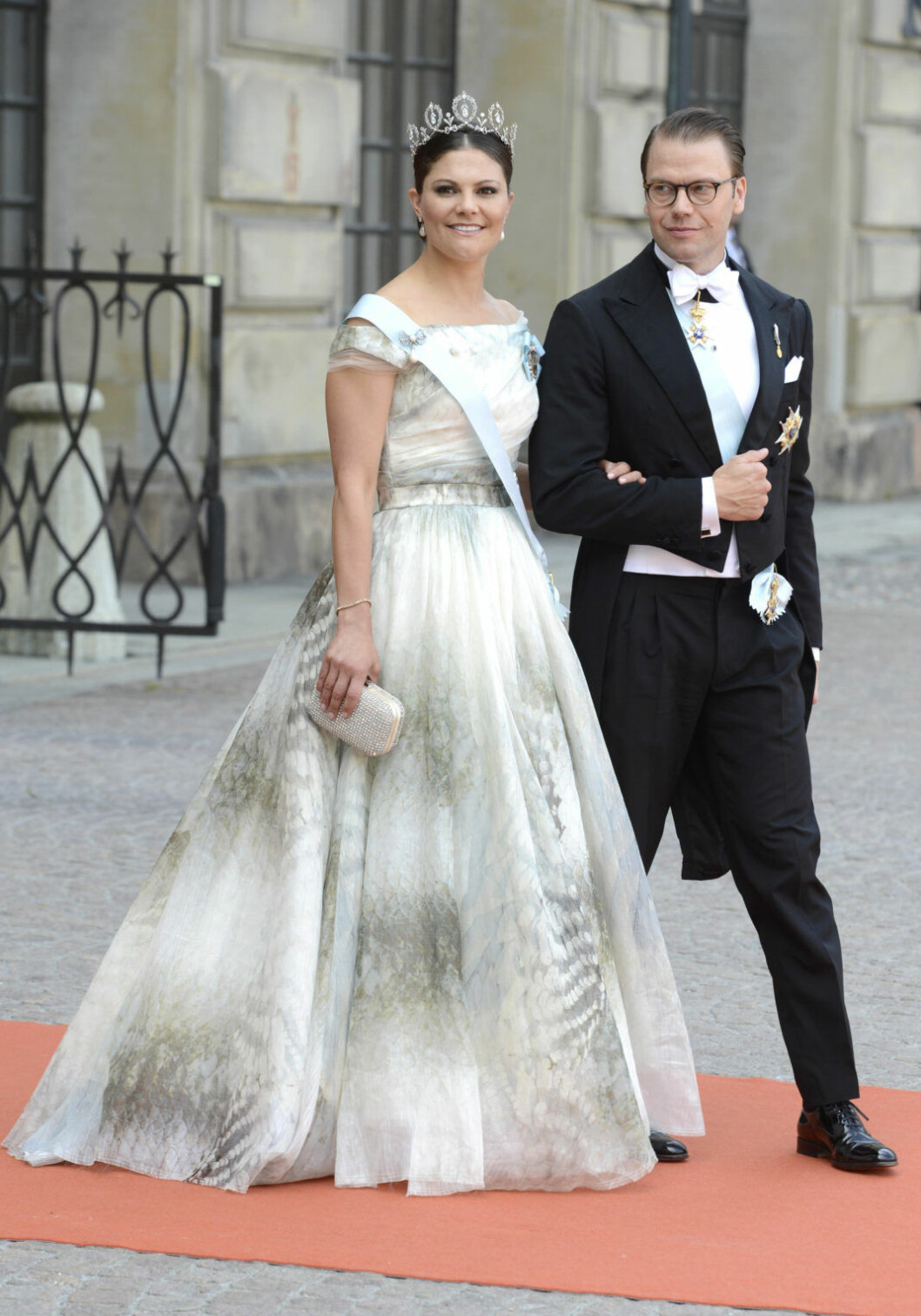 På lillebror Carl Philips bröllop bar kronprinsessan en specialsydd klänning.