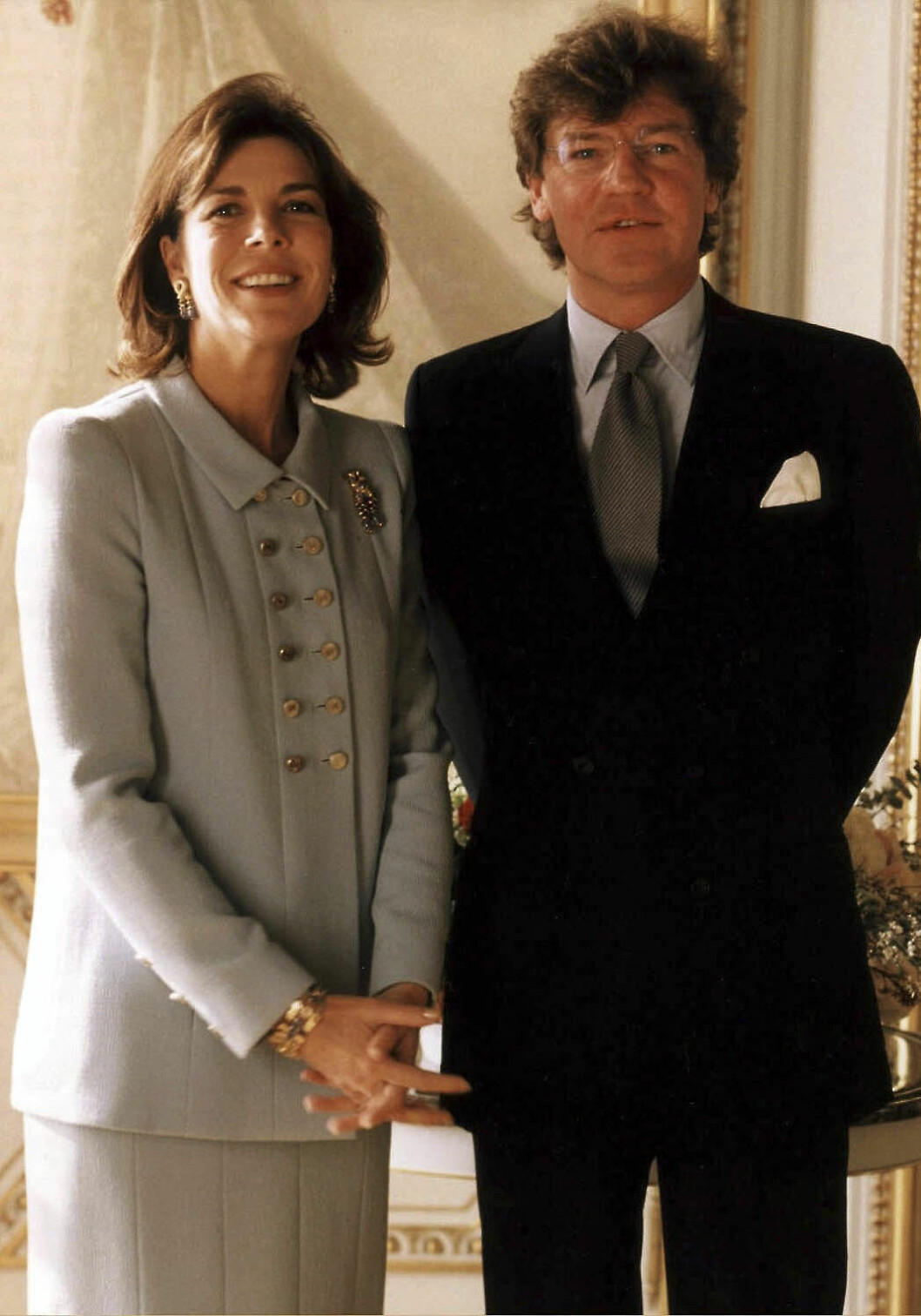Så här lyckliga såg de ut när de gifte sig, prins Ernst August och prinsessan Caroline som var gravid med prinsessan Alexandra vid tillfället.