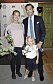 Natalie Werner tillsammans med Stephanies make Jonas Bergström med dottern Katinka, som även hon hade en liten blombukett!