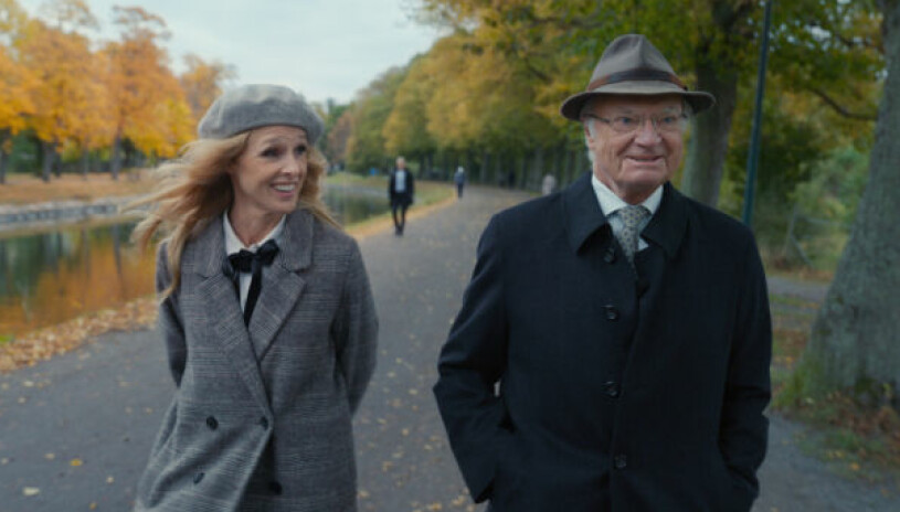 När den rationelle 1940-talistmannen kungen möter känslosamma 1970-talskvinnan Karin af Klintberg. En skön krock. Karin af Klintberg med kungen på Djurgården i Stockholm