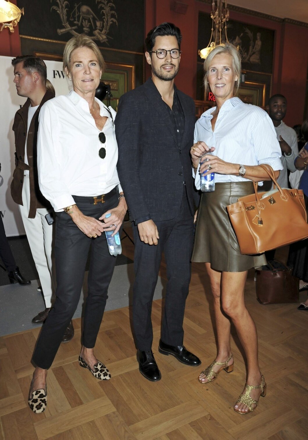 ESNY:s Sebastian Magnani mellan fastighetsmäklarna Ninna Carlson och Cecilia Mattsson.
