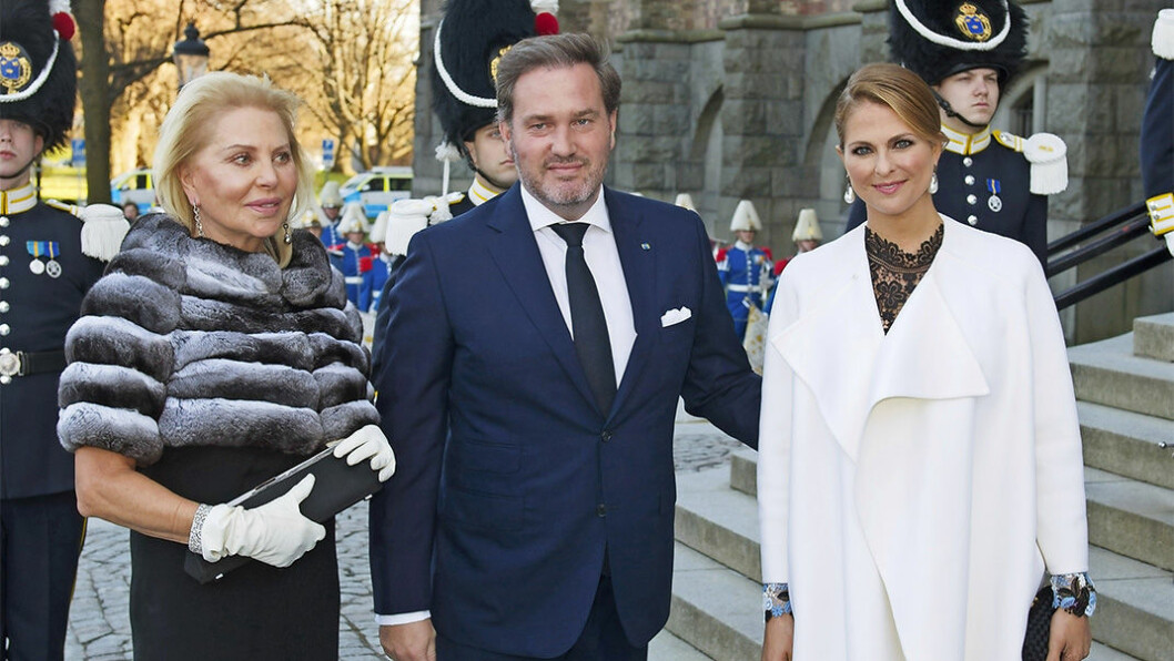 Prinsessan Madeleines svärmor Eva O’Neill har ett rikt socialt liv.