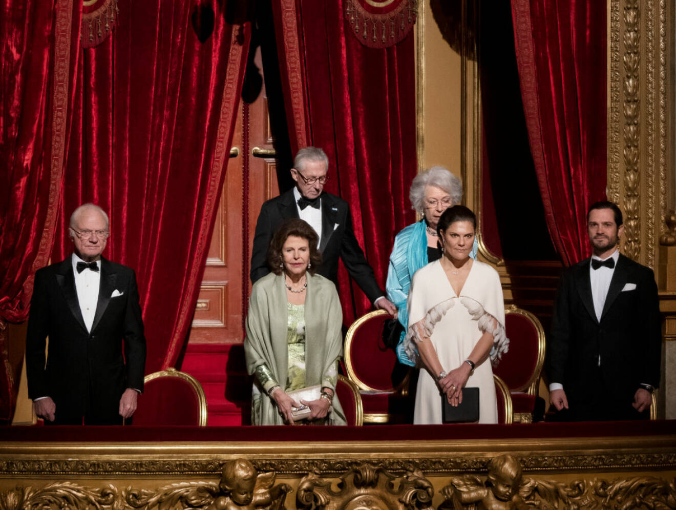 Kungafamiljen i hovlogen på Kungliga Operan i Stockholm