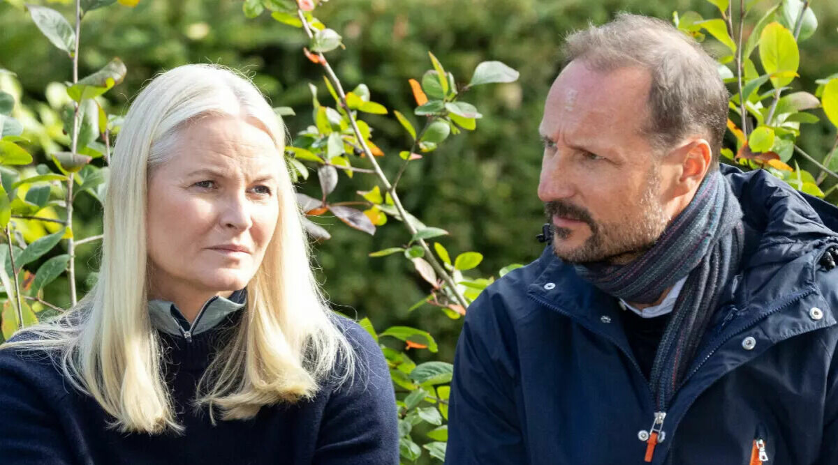 Haakon åtskild från Mette-Marit mitt i krisen: "Skulle gärna varit hemma"