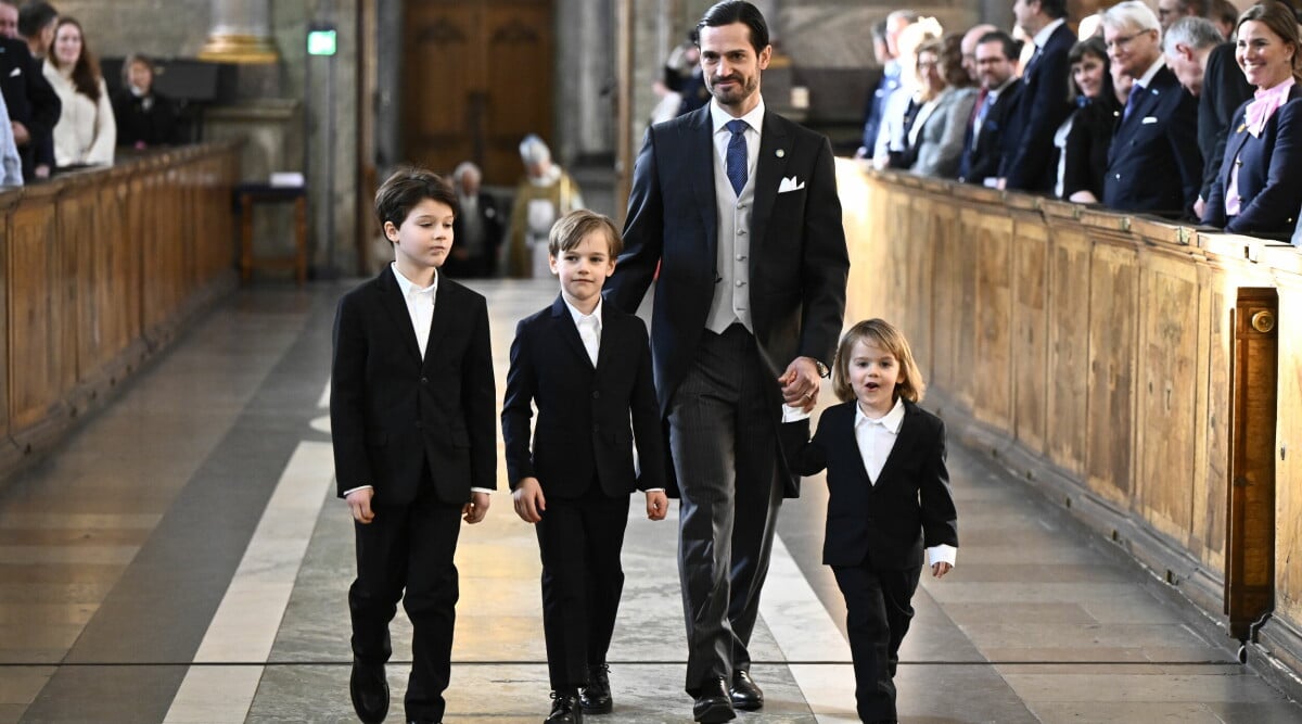 JUST NU: Här är prinsarna med Carl Philip i kyrkan!