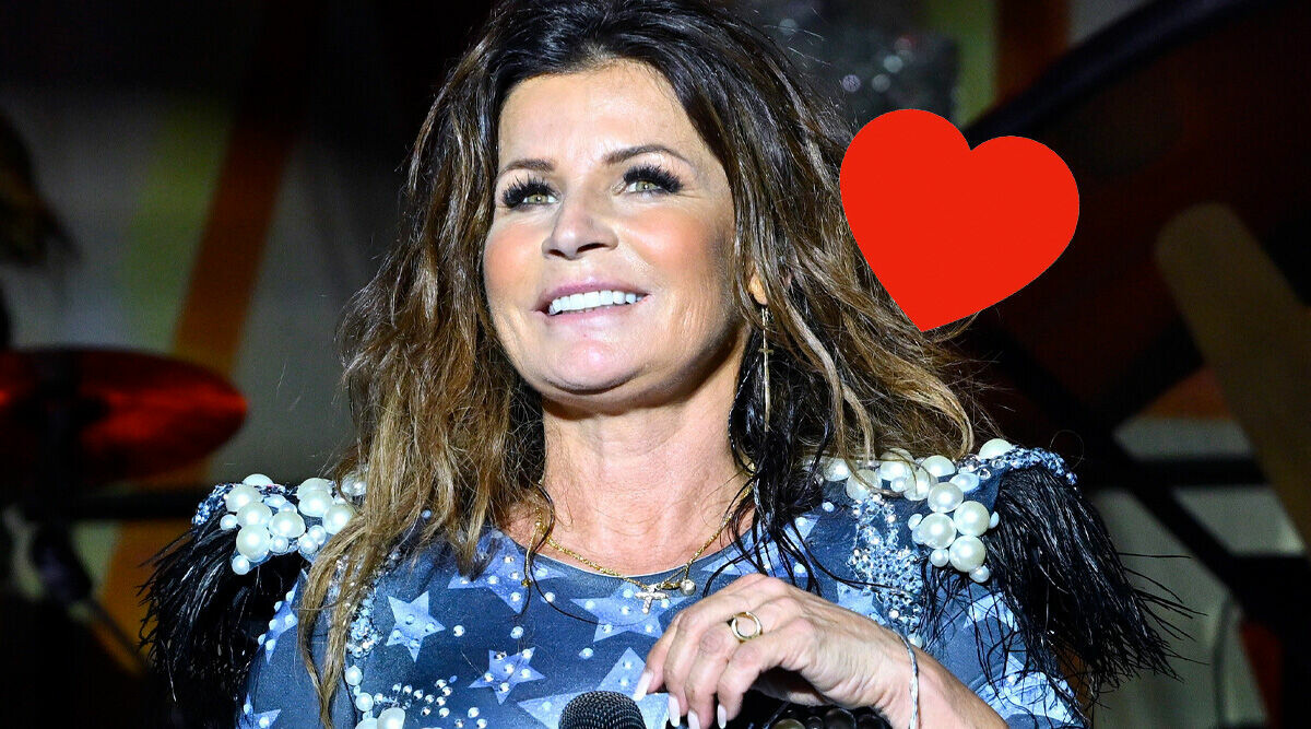 Carola visar äntligen upp relationen – strålar ihop på ny bild: ”Lasse och jag”
