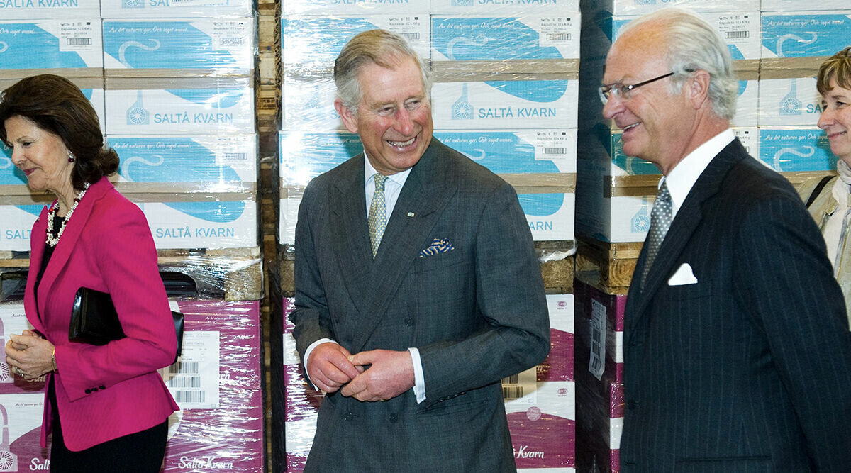 Kungen och Silvias oväntade resa till Storbritannien – så blir kungliga mötet!