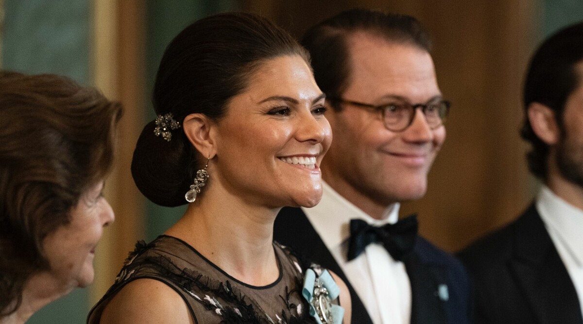 Tunga beskedet: Victoria och Daniel ställer in stora festen på slottet
