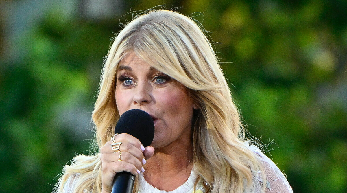 Pernilla Wahlgren stoppad under allsången – av populära artisten