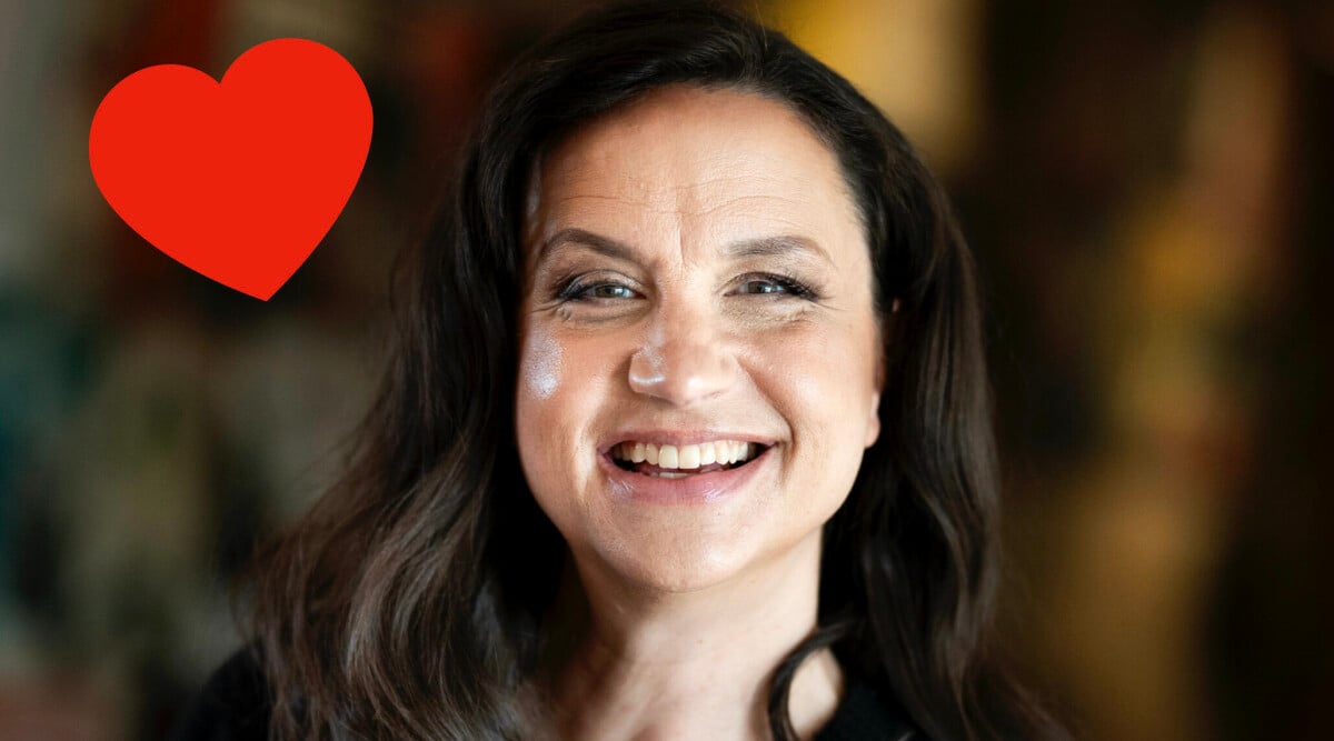 Petra Mede, 55, visar upp nya – personen alla känner igen!