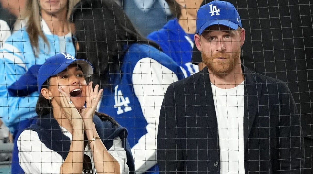 Skammen – Harry och Meghan utbuade av tiotusentals människor: "Ut med dem"