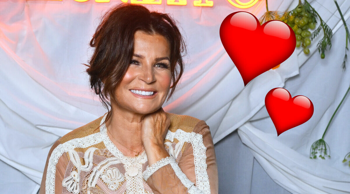 Carola avslöjar relationen till mannen vi känner igen – firar lyckan: “Grattis till oss”