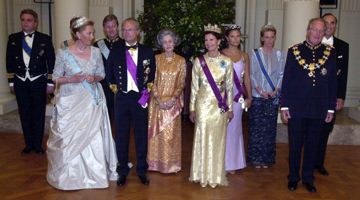 Skandalen i kungafamiljen – prinsen dyker upp efter äktenskapskrisen