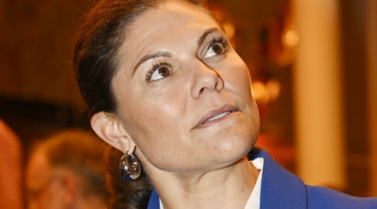 Nya bilderna på Victoria och familjen stoppas – hovet mörkar firandet