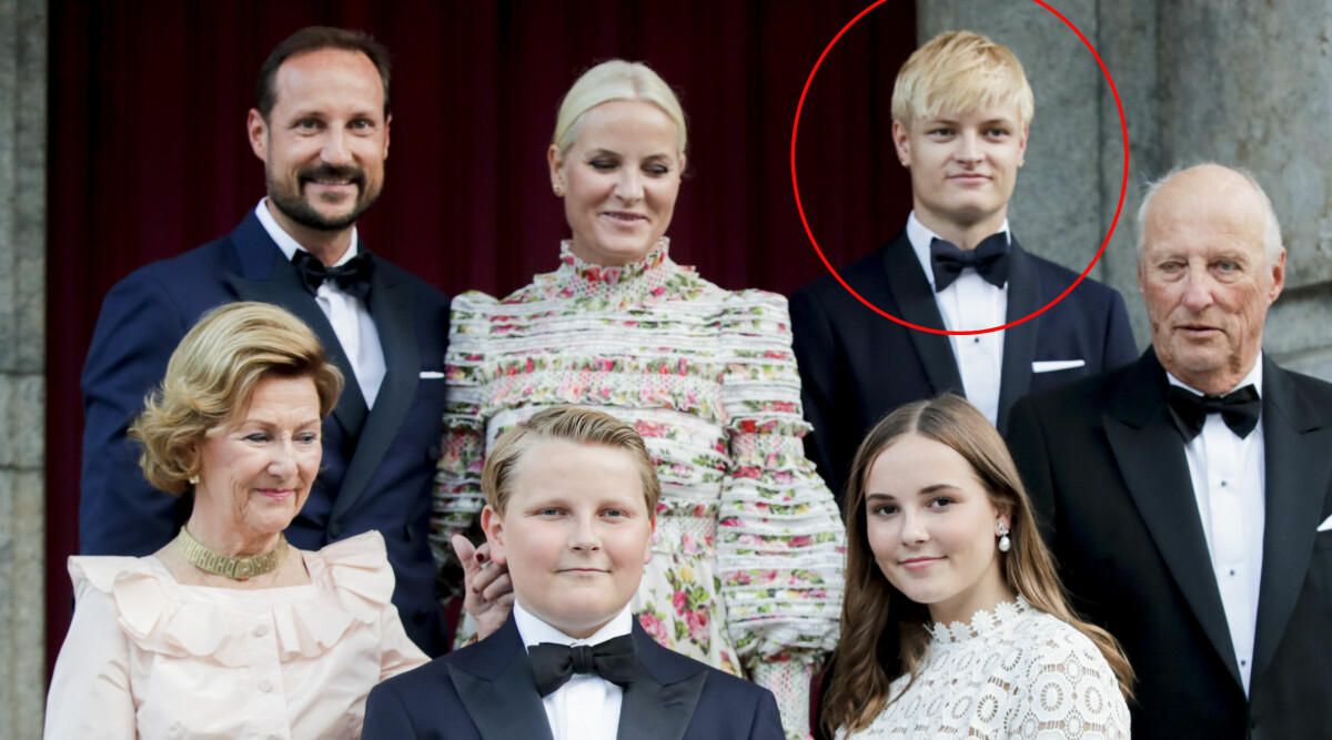 Därför saknas Mette-Marits son på nya bilderna från Norge