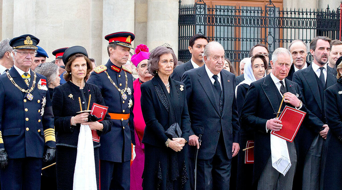 Änkan rasar mot bilderna i The Crown