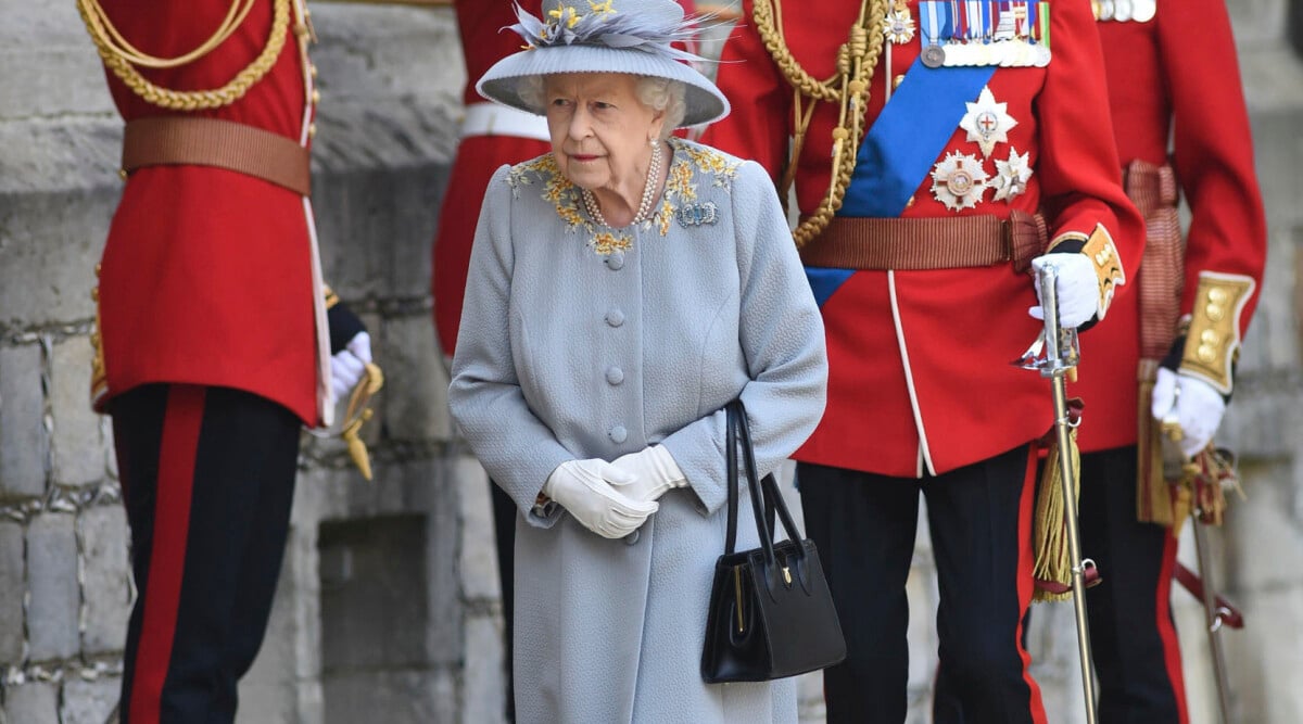 Hyllningen till drottning Elizabeth – efter plötsliga dödsfallet i familjen