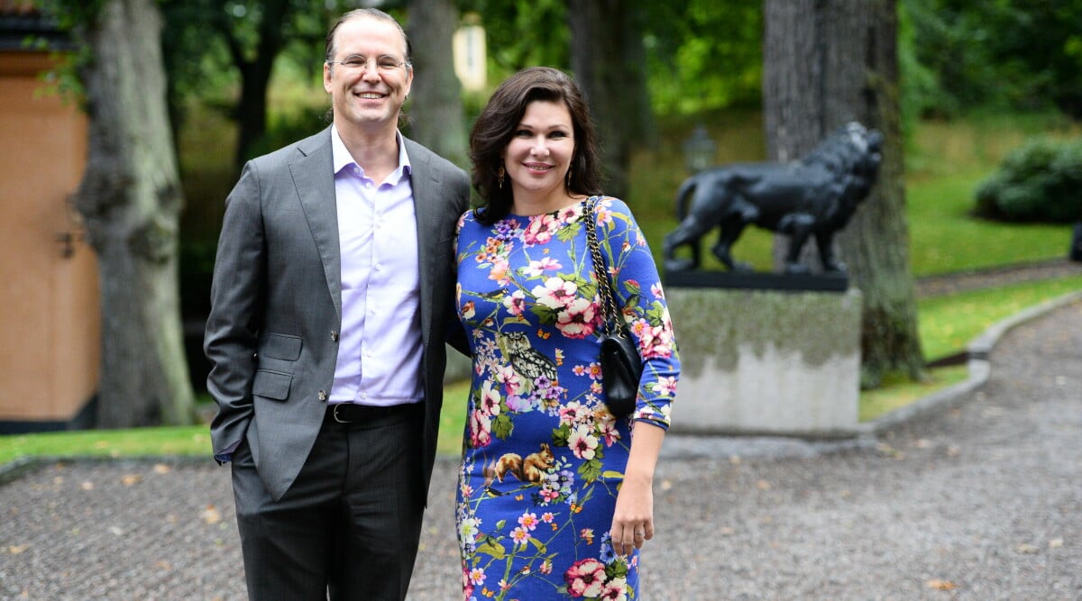 Efter skilsmässan – här dyker Dominika Peczynski och Anders Borg upp på vännens födelsedag!