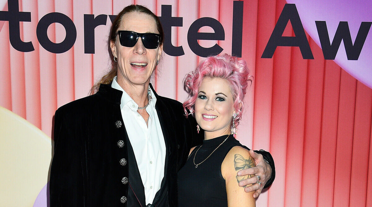 E-Type bryter tystnaden om nya pappalivet med flickvännen: "Äntligen"