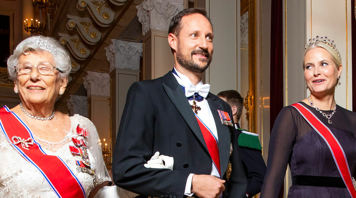 Nya bilderna väcker oro: norska prinsessan i rullstol