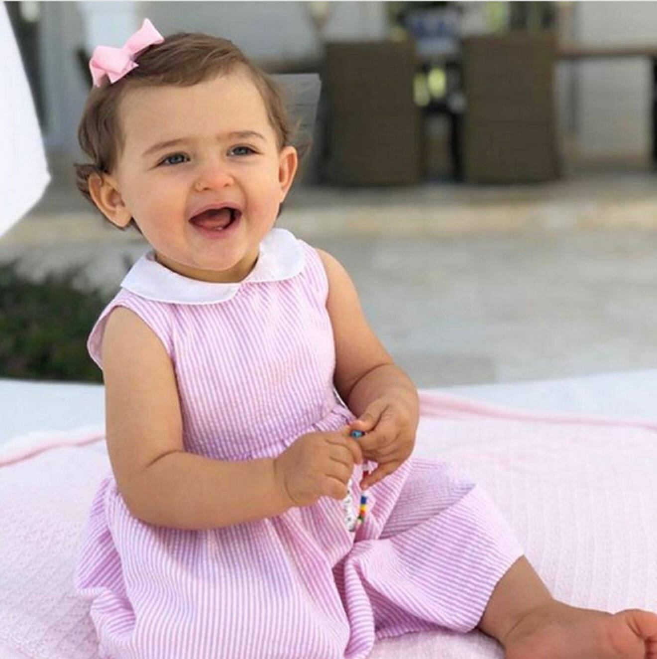 Prinsessan Adrienne på ettårsdagen 2019, i rosa klänning.
