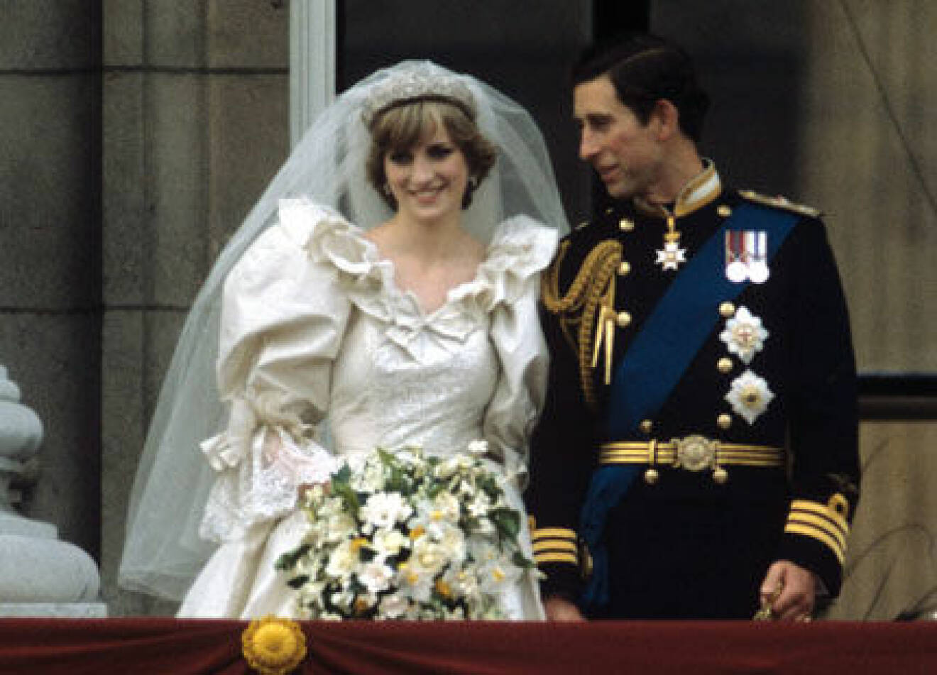 20-åriga Diana gifte sig purung med tolv år äldre prins Charles